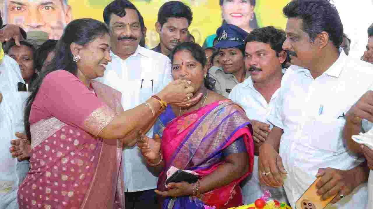 సీఎం చంద్రబాబు 75వ జన్మదిన వేడుకలు.. పాల్గొన్న హోంమంత్రి అనిత