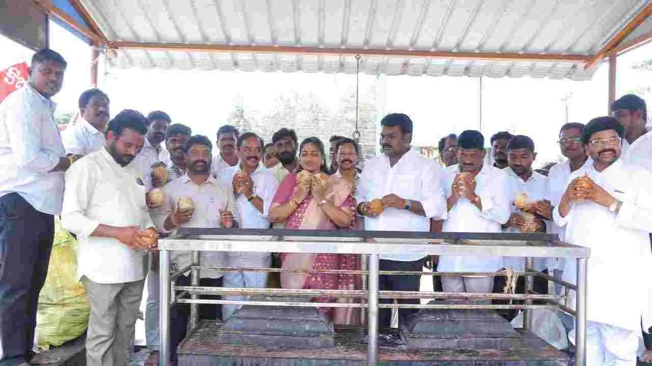 సీఎం చంద్రబాబు 75వ జన్మదిన వేడుకలు.. పాల్గొన్న హోంమంత్రి అనిత