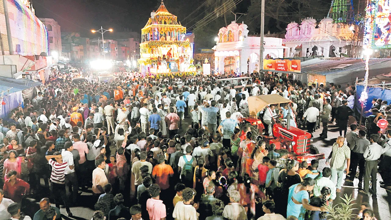 అశేష భక్తజనమయం...సత్యదేవుని రథోత్సవం