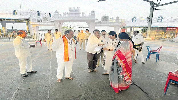 భక్తుల సౌకర్యాల కల్పనకు చర్యలు 