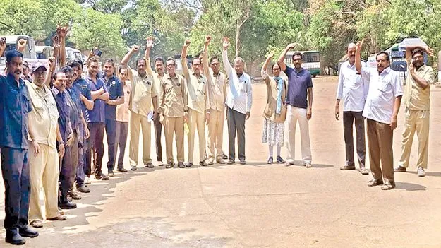 బకాయిలు చెల్లించాలి