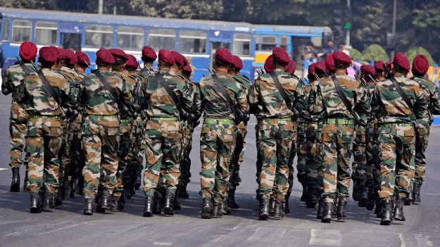 Army Recruitment 2025: సాధారణ పౌరులకు ఆర్మీలో చేరే ఛాన్స్.. జీతం లక్షన్నర పైనే.. డిగ్రీ ఉంటే చాలు..