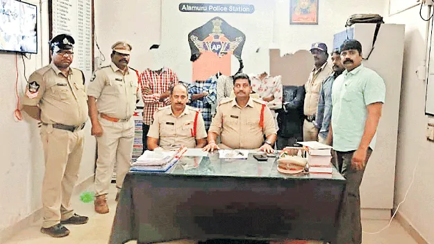 గంజాయితో ఐదుగురి అరెస్ట్‌ 