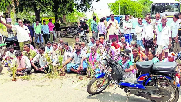 వడగండ్ల నష్టానికి పరిహారం చెల్లించాలి