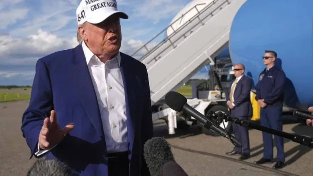 Donald Trump: పుతిన్‌ పిచ్చోడు