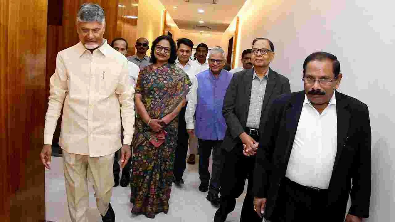 16వ ఆర్థిక సంఘం సభ్యులతో సీఎం చంద్రబాబు భేటీ..