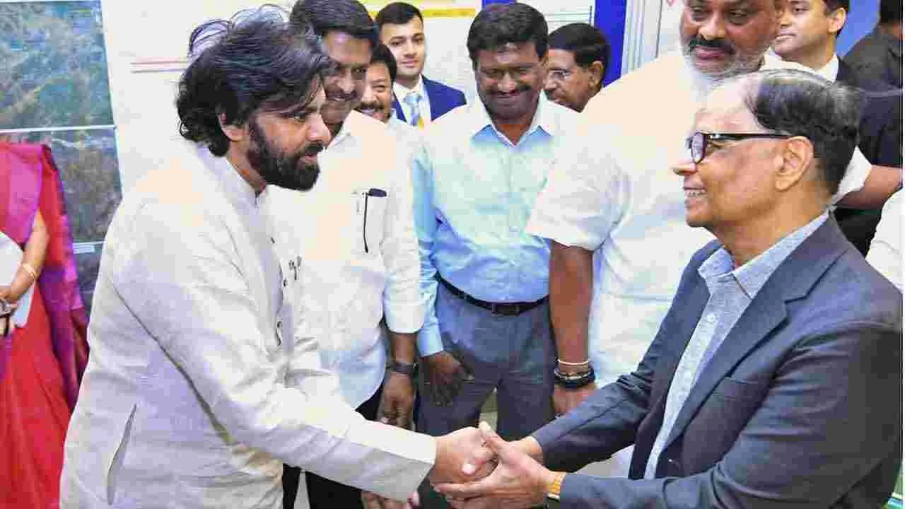 16వ ఆర్థిక సంఘం సభ్యులతో సీఎం చంద్రబాబు భేటీ..