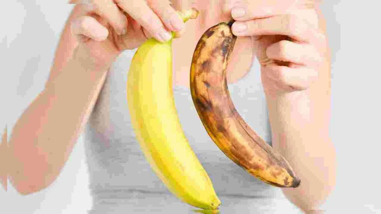 Banana: అరటిపండ్లు నల్లగా మారుతున్నాయా.. ఇలా చేస్తే 2 వారాల వరకూ ఫ్రె‌ష్‌గా ఉంటాయి..