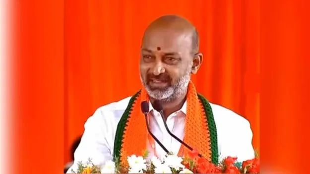 Bandi Sanjay: సీఎం రేవంత్రెడ్డి మాటలతో తెలంగాణ పరువు పోయింది.. బండి సంజయ్ ఫైర్