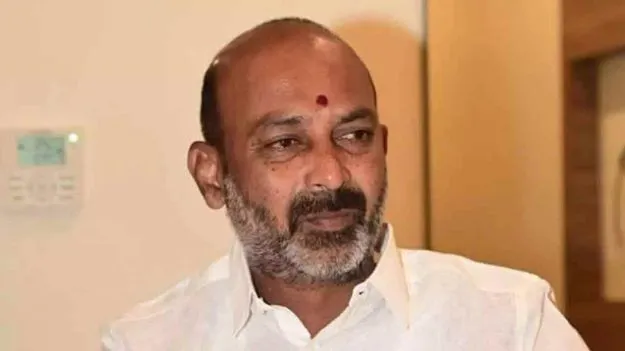 Bandi Sanjay: తెలంగాణ ఎనిమీ ప్రాపర్టీస్ కేసుల పురోగతిపై  దృష్టి : బండి సంజయ్