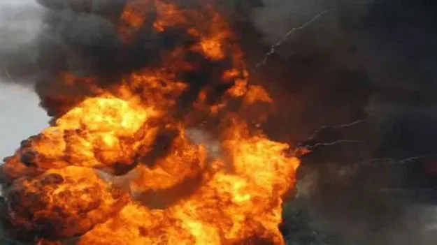 Blast: బాణా సంచా కేంద్రంలో పేలుడు.. ఐదుగురు మృతి