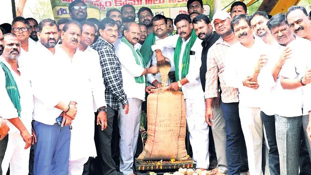  దళారులకు ధాన్యం విక్రయించొద్దు