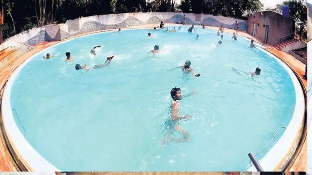 ఈత సరదా తీరేదెలా?