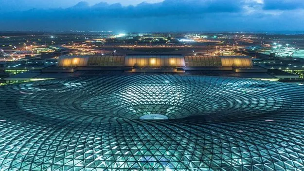 ఇండోర్‌ జలపాతం చూసోద్దాం పదండీ..