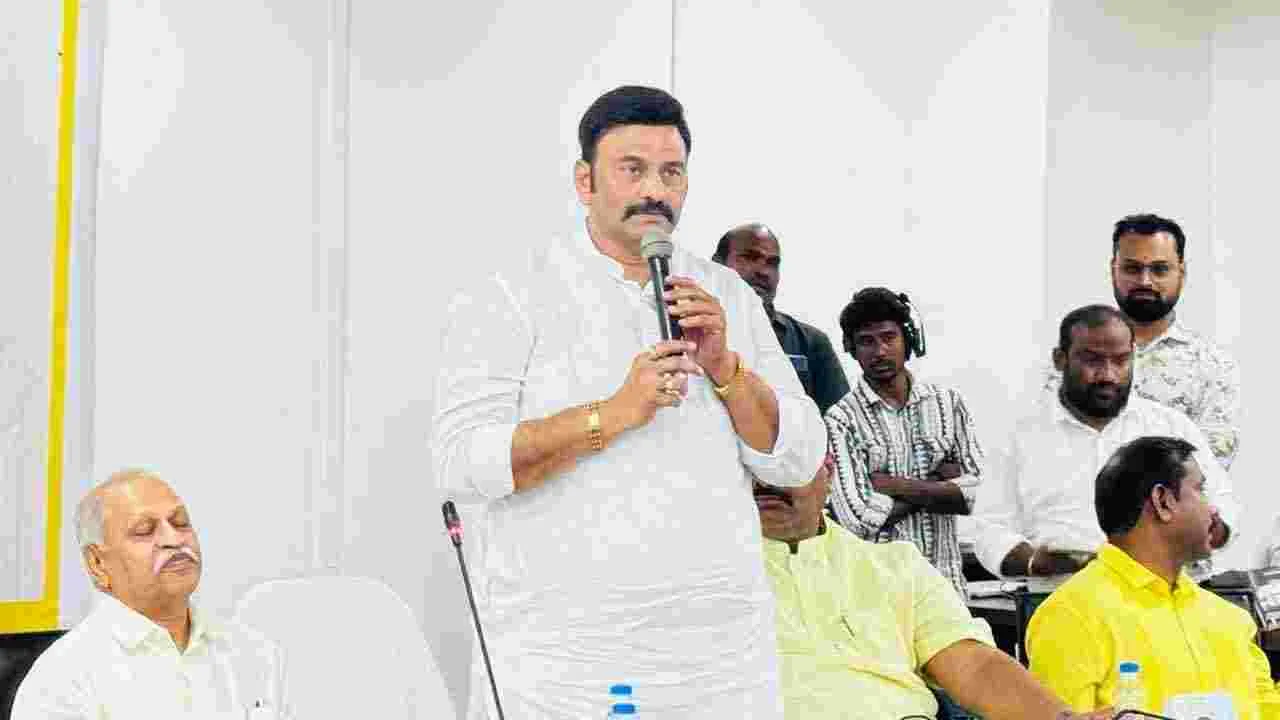 టీడీపీ కేంద్ర కార్యాలయంలో సీఎం చంద్రబాబు జన్మదిన వేడుకలు