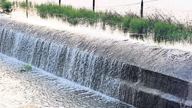  వేసవిలో జలకళ