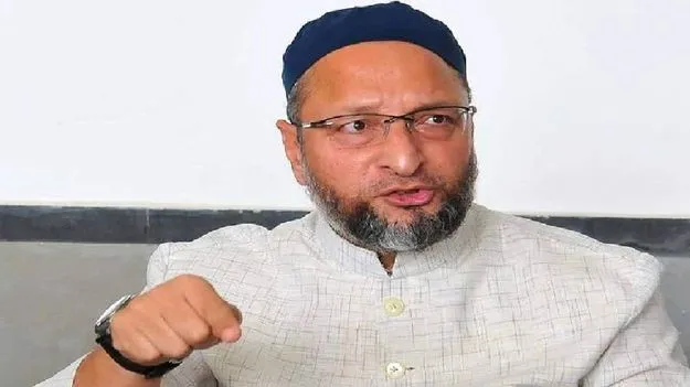 Asaduddin Owaisi: వారిద్దరూ తెలివి తక్కువ జోకర్లే..