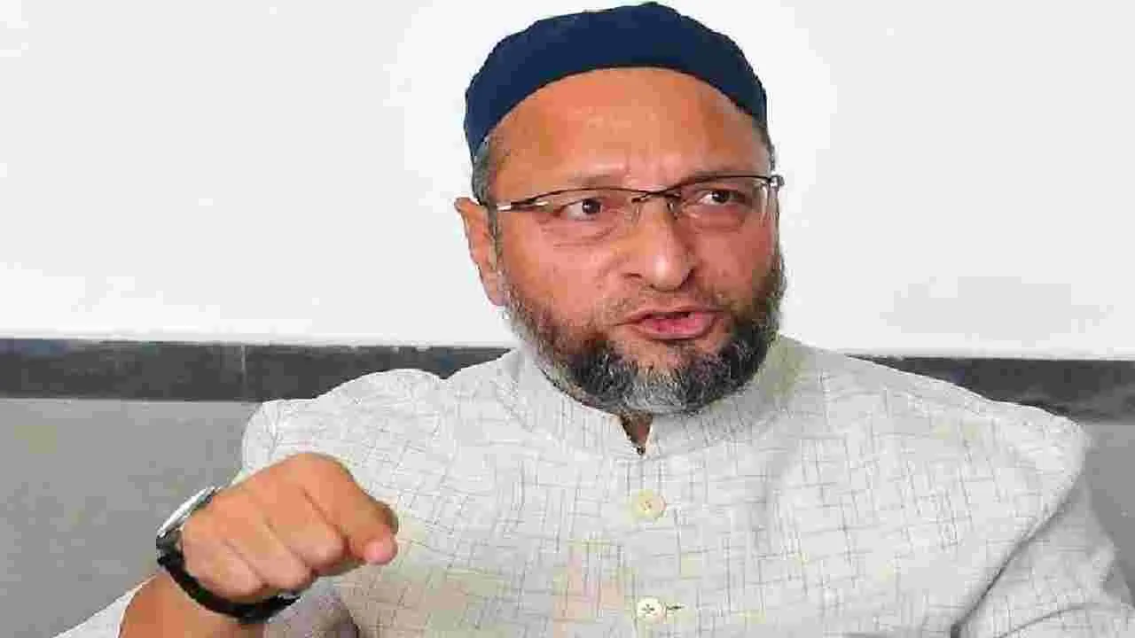 Asaduddin Owaisi: వారిద్దరూ తెలివి తక్కువ జోకర్లే..