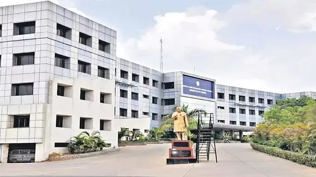 JNTU: జేఎన్టీయూ కాలేజీలో 500 సీట్లకు కోత..