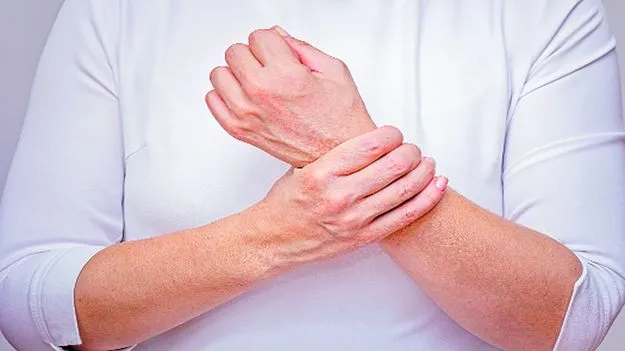 Health: పాతికేళ్లకే వణుకుడు.. పొంచి ఉన్న ‘పార్కిన్సన్స్’