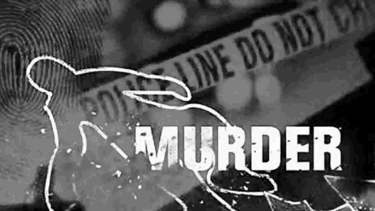 Hyderabad: కర్రలతో కొట్టి.. కత్తులతో పొడిచి..