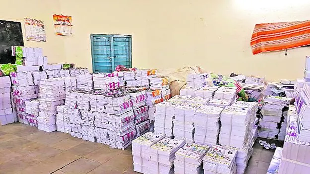 Hyderabad: పాఠశాలలు ప్రారంభమైన రోజు నుంచే.. విద్యార్థులకు పాఠ్యపుస్తకాలు