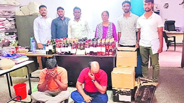 Hyderabad: చేసేది సెకండ్‌ హ్యాండ్‌ కార్ల వ్యాపారం.. అమ్మేది అక్రమ మద్యం