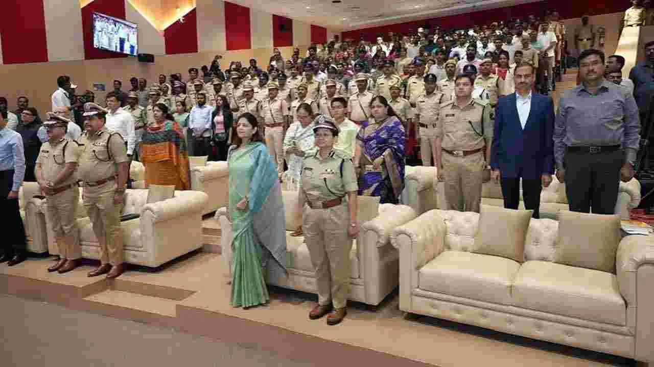 Zee Awards: తెలంగాణ పోలీస్ రియల్ హీరోస్‌కు జీ అవార్డ్స్-2025 ప్రదానం