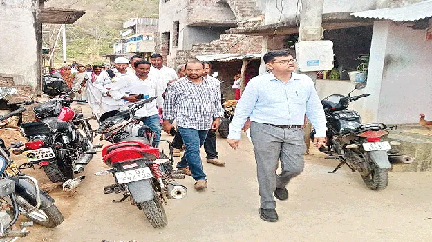 collecter: అభివృద్ధి పనుల్లో జాప్యమెందుకు?  