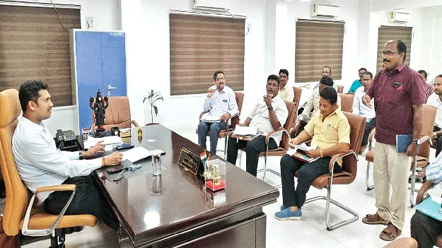 ఆరు వారాల్లో చెక్‌ డ్యామ్‌లు పూర్తి కావాలి