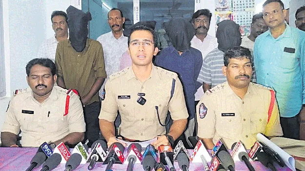స్నేహితుడిని హత్య చేసిన నలుగురి అరెస్ట్‌