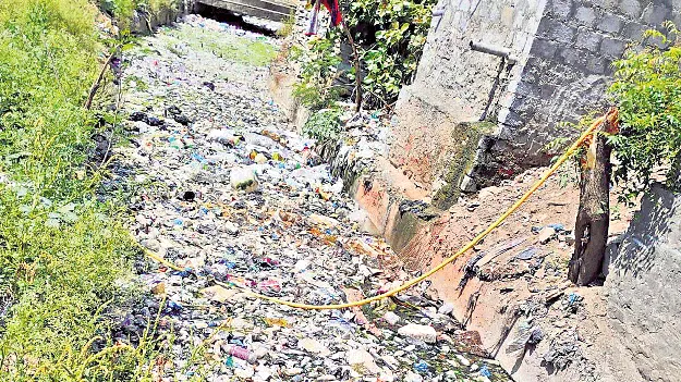 రూ.కోట్లు వెచ్చించినా.. తప్పని పాట్లు