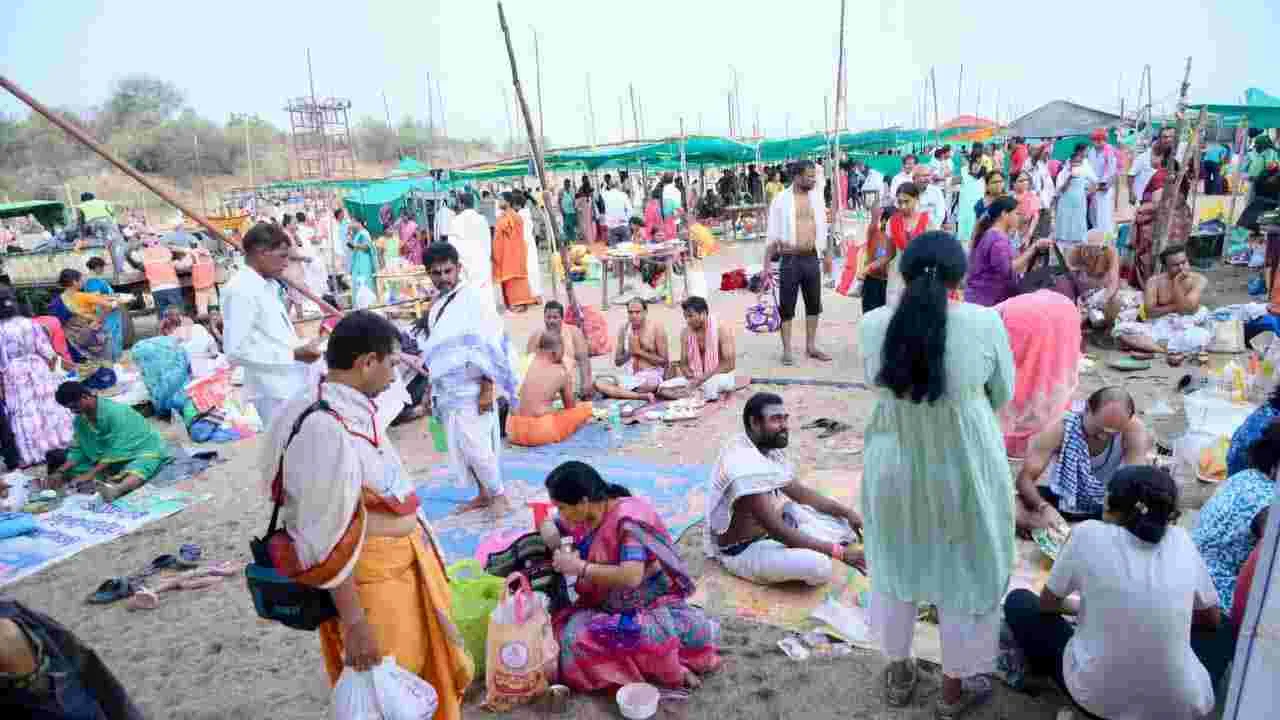 Warangal: సరస్వతీ పుష్కరాలకు భారీగా తరలివచ్చిన భక్తులు..