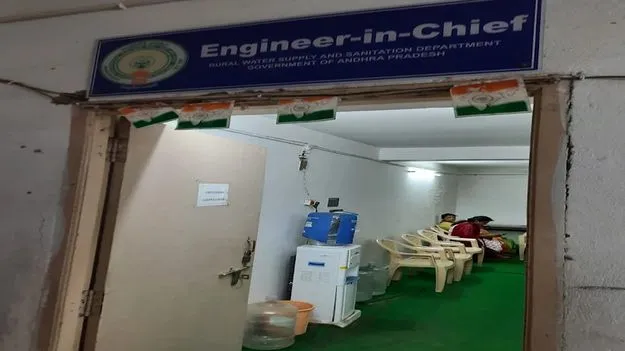 ఆర్‌డబ్ల్యూఎస్‌లో అడ్డుగోడలు