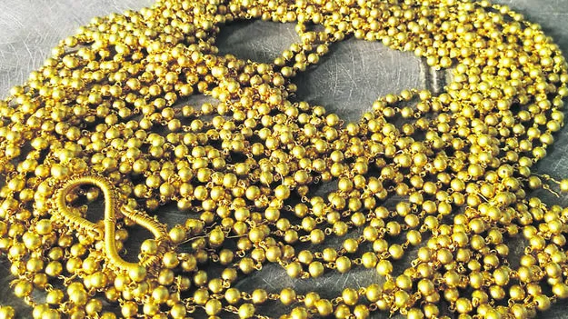 పరిచయం పెంచుకుని నకిలీ బంగారంతో మోసం