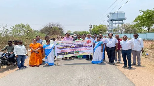 ఇంటి పరిసరాల్లో శుభ్రంగా ఉంచుకోవాలి