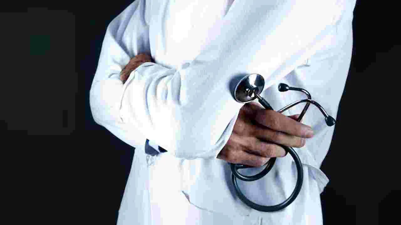 Black Hair: జుట్టు నల్లగా మారేందుకు రోజూ నాభిలో ఈ నూనె రాయండి చాలు.. 