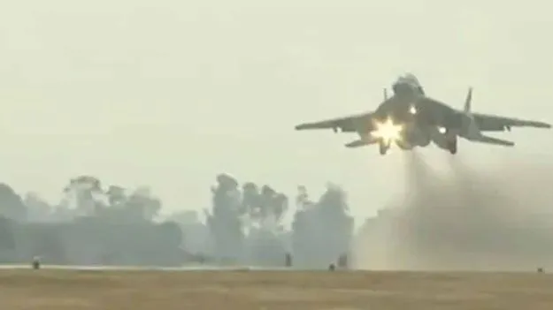 IAF: ఎక్స్‌ప్రెస్‌వేపై యుద్ధ విమానాల ల్యాండింగ్, టేకాఫ్ డ్రిల్