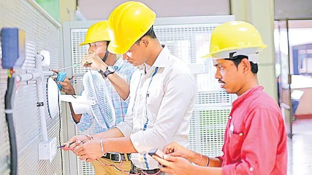 AP Government: యువత కోసం అధునాతన ట్రైనింగ్‌ ల్యాబ్‌లు