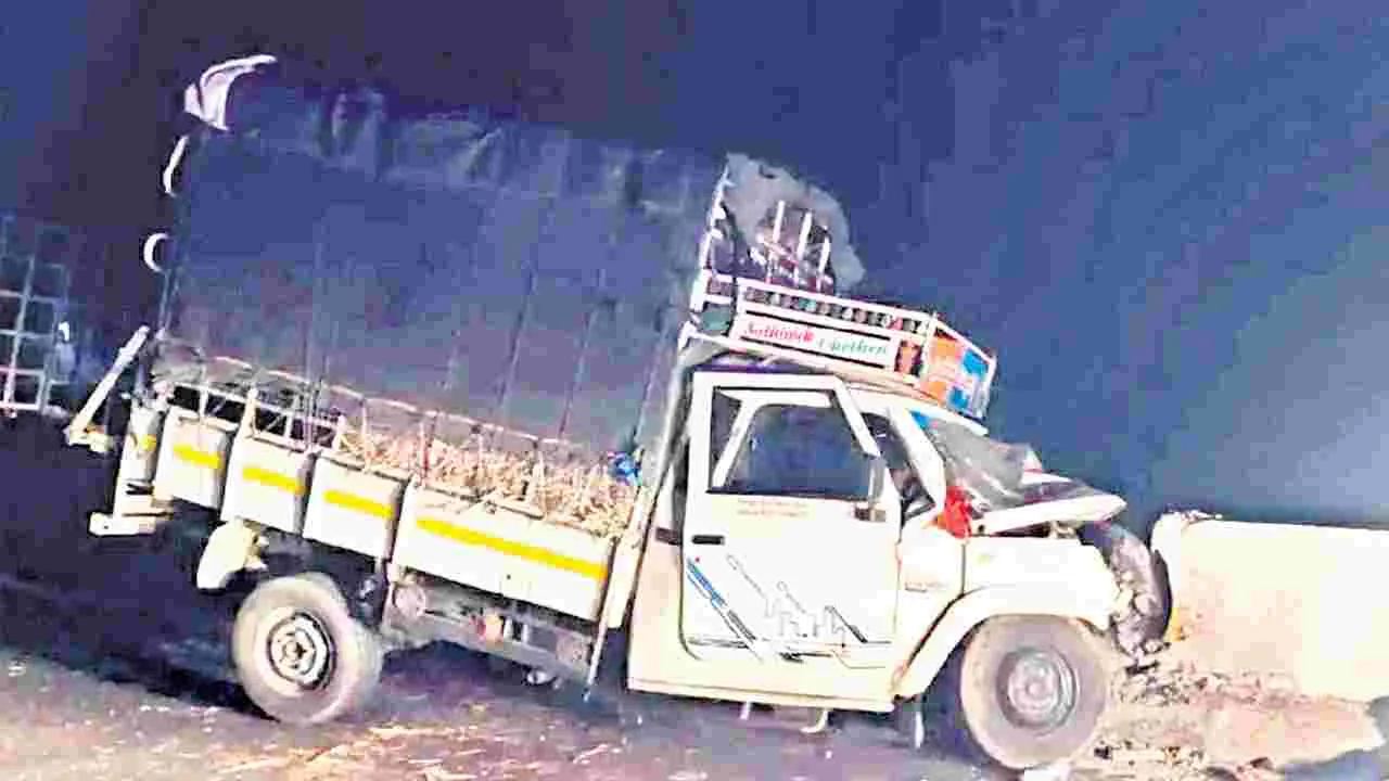 Karnataka Fatal Crash: కర్ణాటకలో రోడ్డు ప్రమాదం