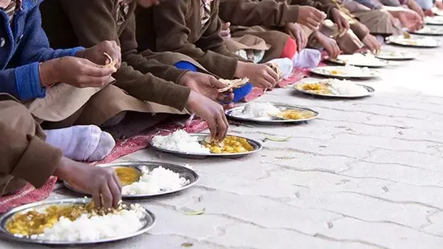 HIgh Court: Order: కరువు మండలాల స్కూళ్లలో మిడ్‌ డే మీల్స్‌పై వివరాలివ్వండి