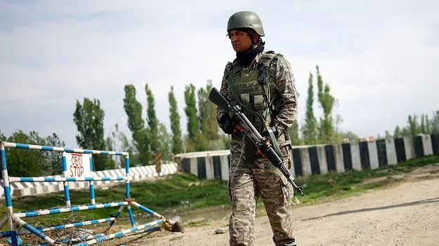 India Counter Response: ఎల్‌వోసీ వెంబడి పాక్‌ కాల్పులు తిప్పికొట్టిన భారత్‌