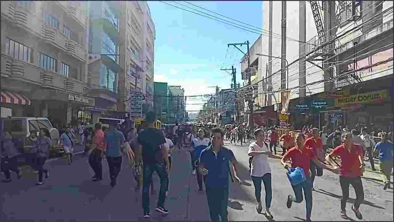 Earthquake: భూకంపం వస్తే ఏమి చేయాలి.. ప్రతి ఒక్కరూ తెలుసుకోవాల్సిన జాగ్రత్తలు..