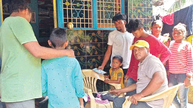   Ration  రేషన్‌ కోసం ఎదురుచూపు