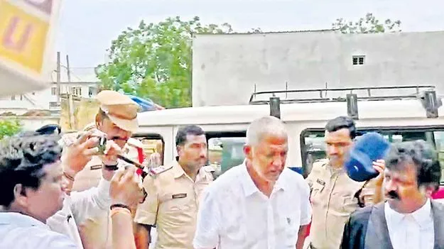 Vallabhaneni Vamsi: నకిలీ ఇళ్లపట్టాల కేసులో వంశీకి రిమాండ్‌