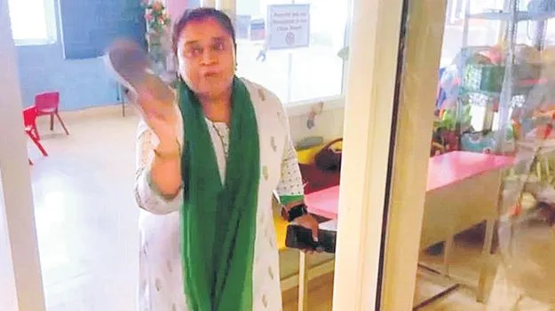 Teacher Beats Kids in AP School Over Homework: విద్యార్థులను చెప్పుతో కొట్టిన టీచర్