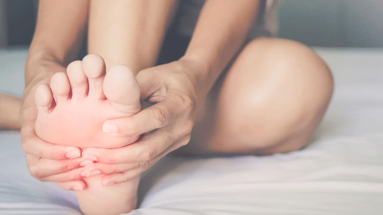 Foot Pain: తరచూ కాళ్లు, కీళ్ల నొప్పులు వస్తున్నాయా.. అయితే, ఇదే కారణం కావచ్చు..