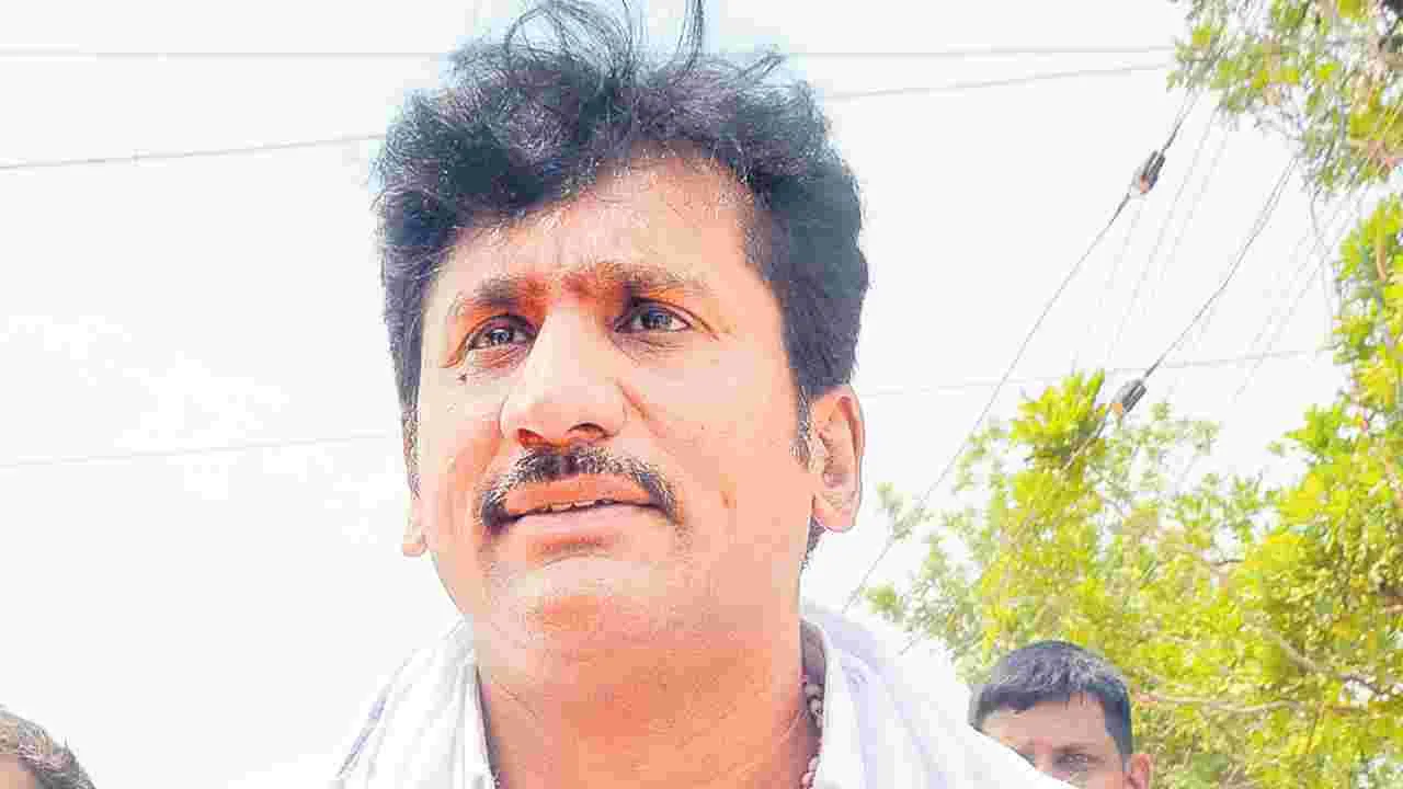 Thopudurthi Bail: హెలిప్యాడ్‌ కేసులో అజ్ఞాతంలోకి తోపుదుర్తి