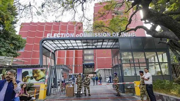 Election Commission: జనన, మరణ రికార్డులతో ఓటర్ల జాబితా అనుసంధానం