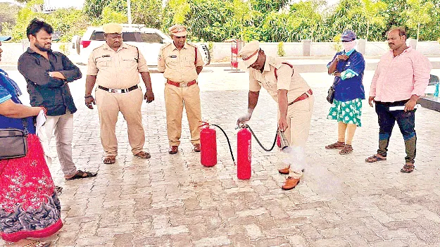 Fire station : అగ్నిమాపకశాఖలో సమస్యలెన్నో
